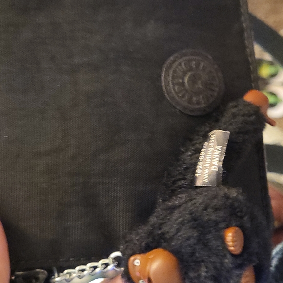 *WOMANS BAG*THIS CUTE KIPLING CROSS BODY W DAVINA THE KEYCHAIN LOTS OF SPACE. - Picture 3 of 5